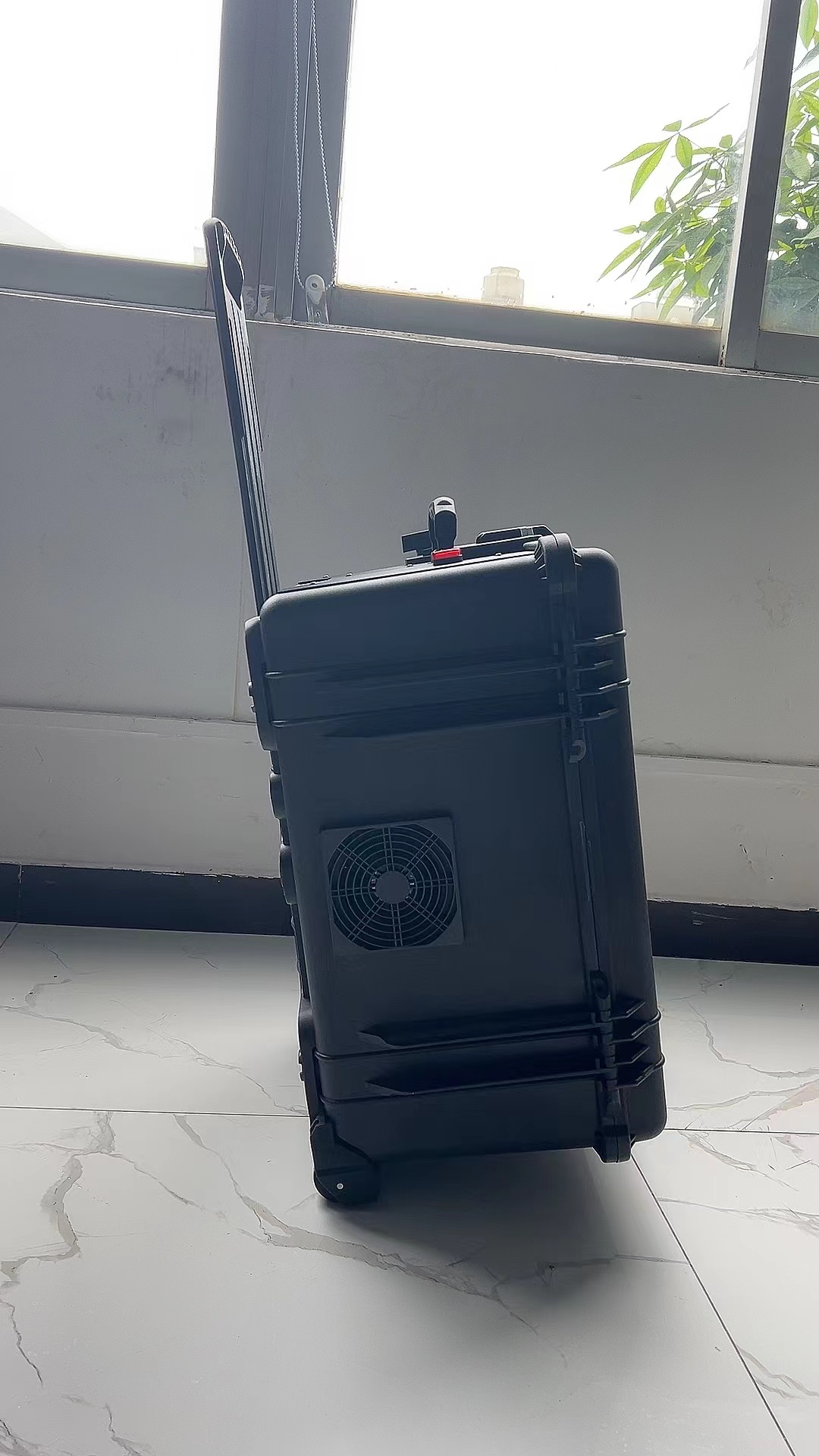 云溪手拉箱型移动通信干扰器